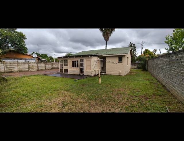 2 BEDROOM HOUSE FOR SALE IN OOS EINDE